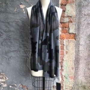 Autumn Cashmere camo print cashmere scarf